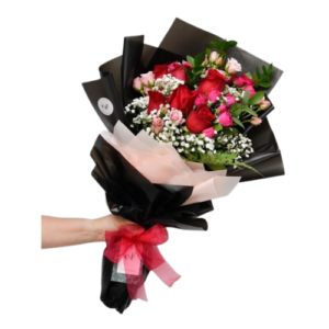 Ramo con rosas rojas mini rosas y gipsofilia