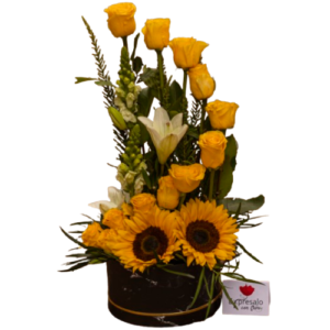 Arreglo con rosas amarillas y girasoles
