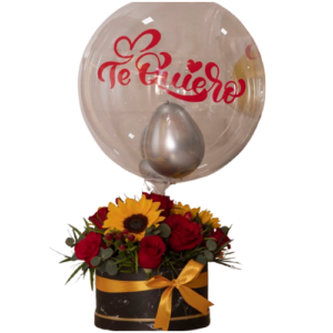Caja con Rosas, Girasoles y Globo personalizado