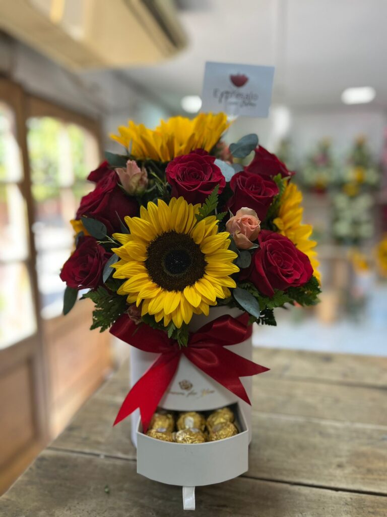 Box Rosas Y Girasoles Expresalo Con Flores