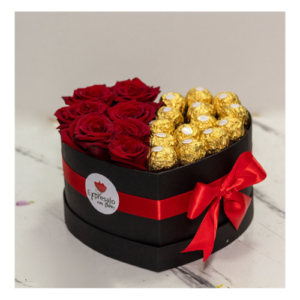 caja de regalo con rosas y bombones.