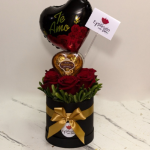 box con rosas y bombones.