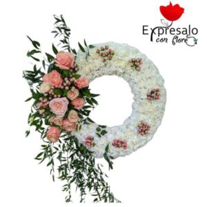 Corona de 70cm con maule y aplique de rosas y ornamentacion