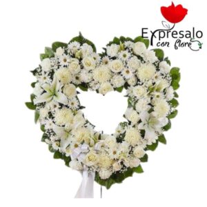 Corona 70 cm con variedad de flores blancas y fillaje