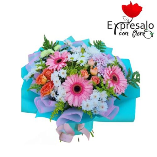 Arreglo con varieada de flores combinadas