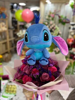 Ramo con rosas lavanda y peluche