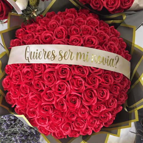 Ramo con 100 rosas eternas y cinta  Personalizada