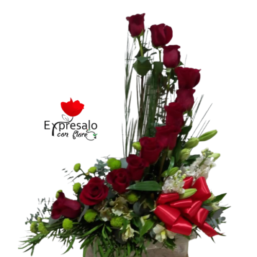 Arreglo Con Rosas Rojas en Escala