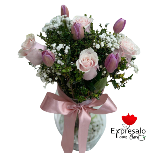 Florero Lila de Rosas y Tulipanes