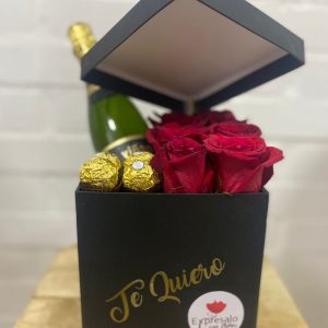 Caja de rosas rojas